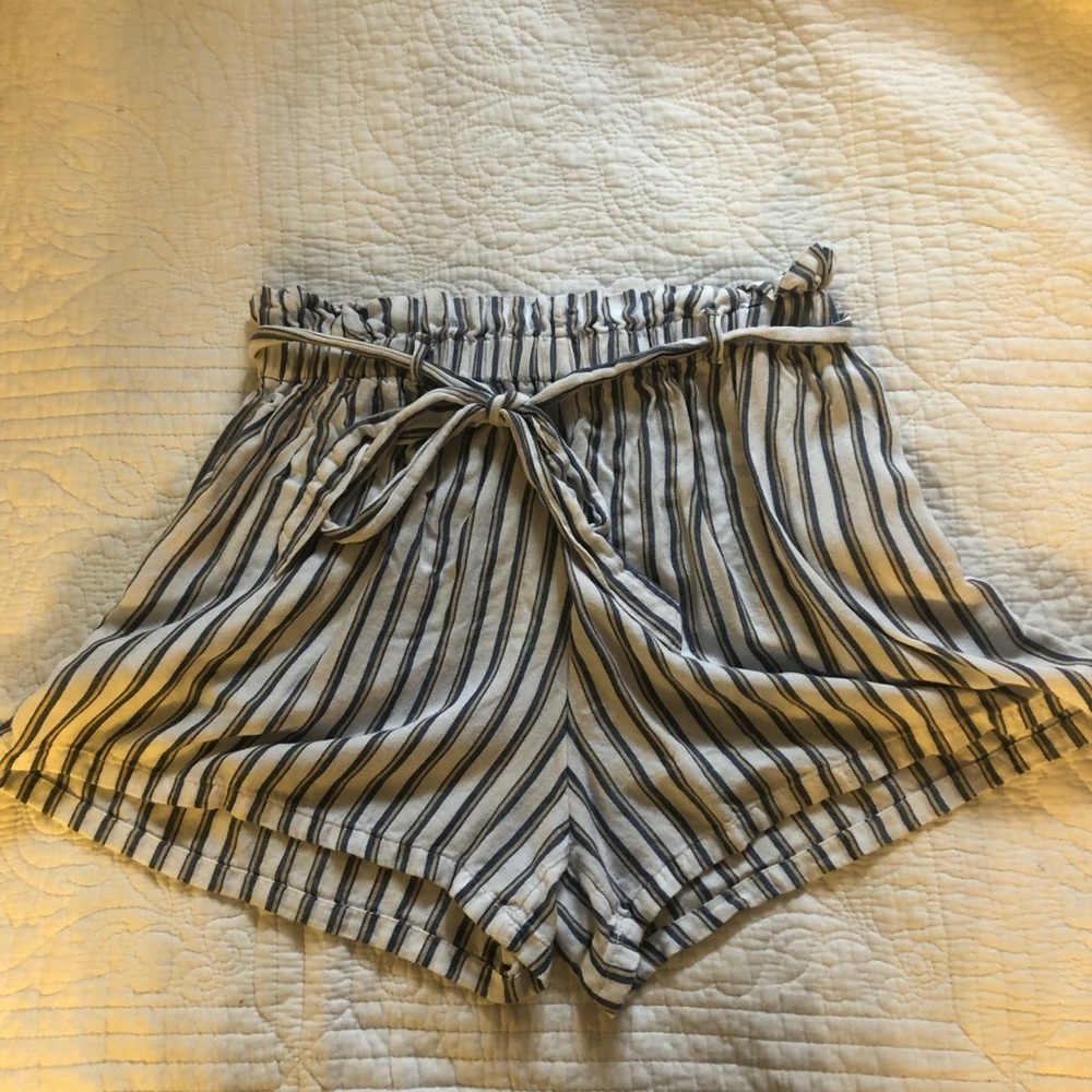 Hollister Flowy Shorts Hi Rise